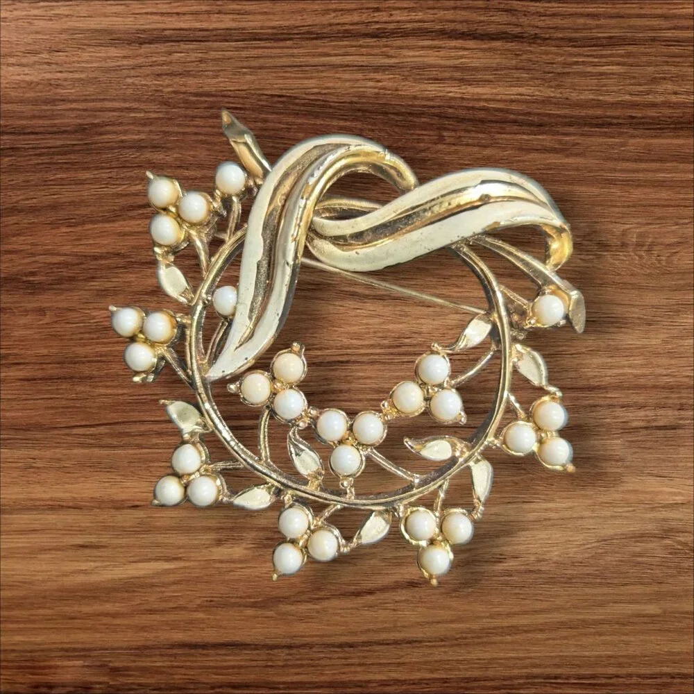 Coro Gold Tone Enamel & Faux Pearl Floral Wreath Brooch Pin Vintage 2
